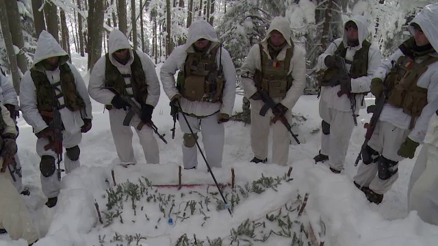 Antrenament ca al trupelor americane de elita. Vanatorii de munte au salvat un diplomat ostatic si au rezistat 5 zile in frig