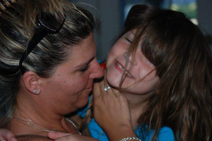 Cum s-a razbunat o mama pe criminalul fetitei sale: "Acum eu sunt lupul mare si rau". Imaginea a facut inconjurul presei