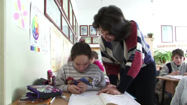 Copiii care cresc fara parinti, ajutati de cativa voluntari cu suflet mare. Proiectul pus la cale de o fundatie caritabila