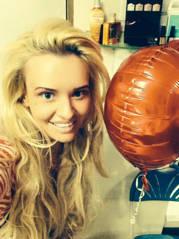 A cheltuit aproape 30.000 de euro sa arate ca Pamela Anderson. Transformarea unui fotomodel din Marea Britanie: FOTO