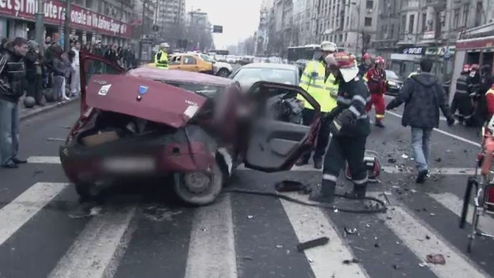 Grav accident in centrul Capitalei. Doua persoane au murit, alte trei au fost transportate la spital cu rani grave