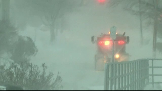 Viscolul a paralizat nord-estul Statelor Unite. Sute de zboruri au fost anulate, iar trenurile au avut intarzieri uriase