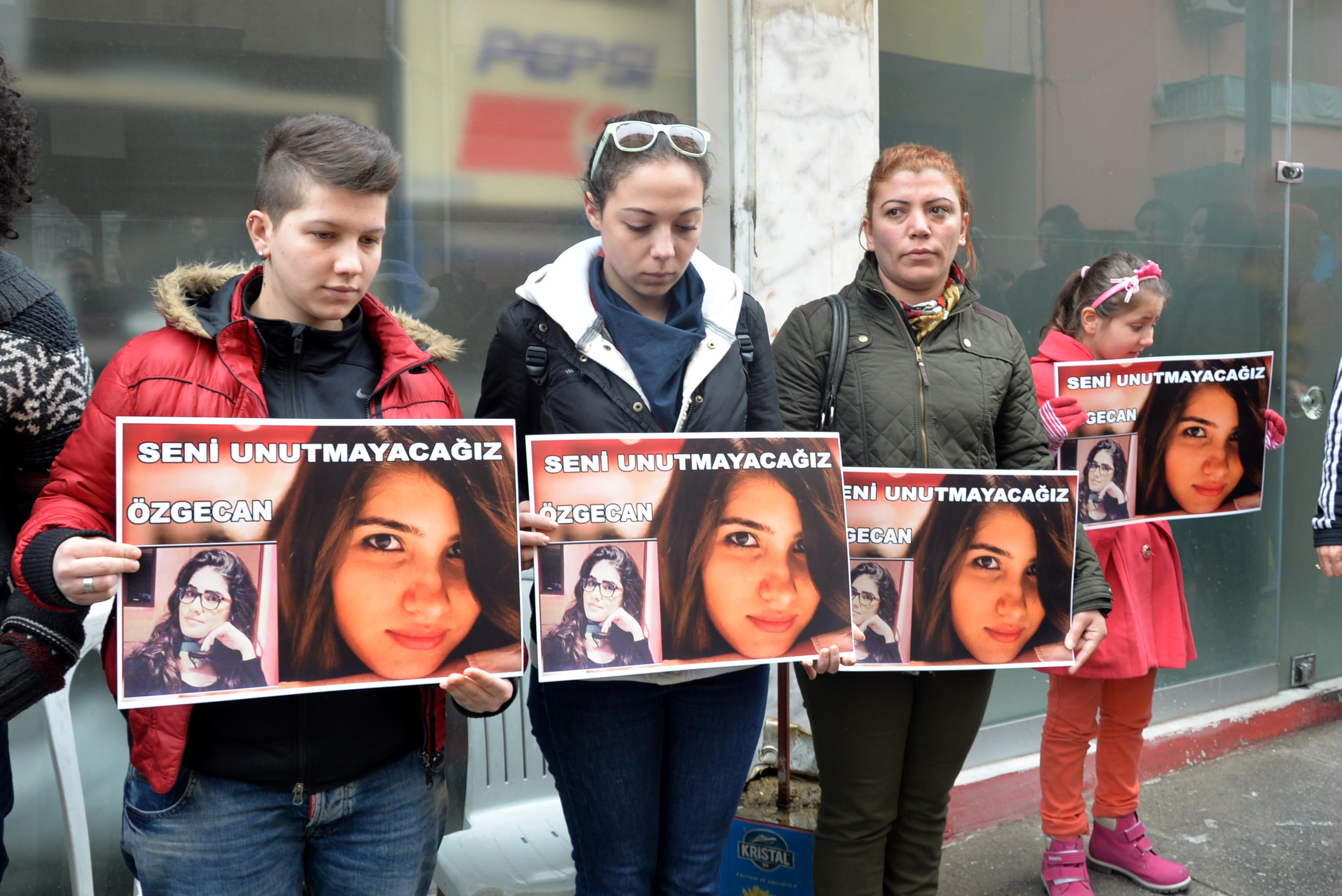 Val de proteste in Turcia dupa ce o studenta a fost ucisa si arsa pentru ca "s-a opus unei tentative de viol"