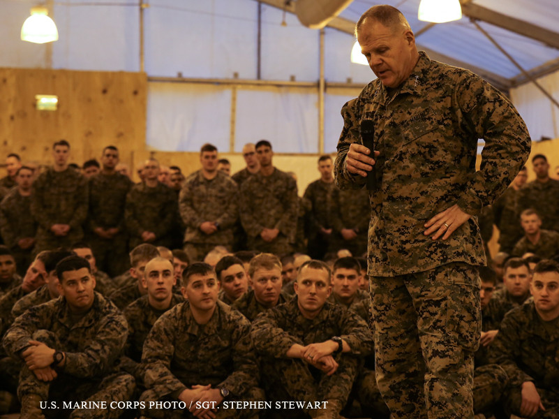 Comandantul sef al puscasilor marini a venit la noi in ajunul "Pacii de la Minsk". Ce au facut soldatii romani si americani