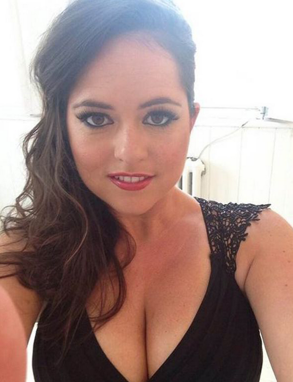 Pozele provocatoare puse de sotia unui politician pe internet. Scandalul imens din jurul ei