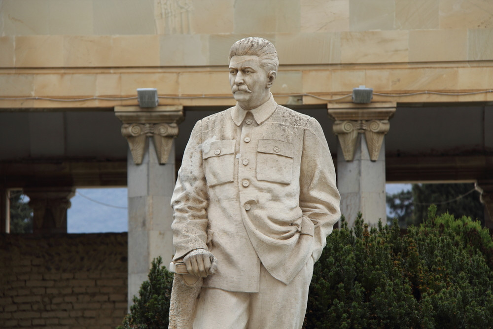 Dictatorul care si-a lasat propriul fiu sa moara in inchisoare. A jefuit banci si le-a ucis pe sotiile ministrilor sai