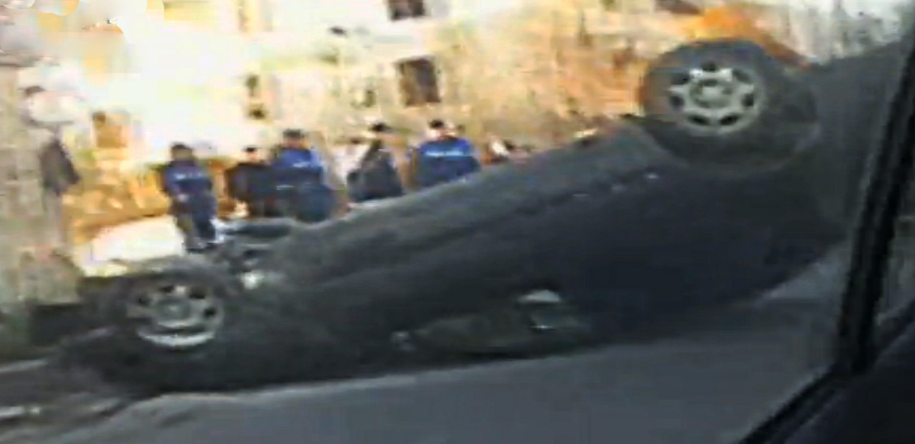 "A vazut cursul valutar si s-a ciocnit cu o alta masina, apoi s-a rasturnat." Accident grav in Chisinau. VIDEO