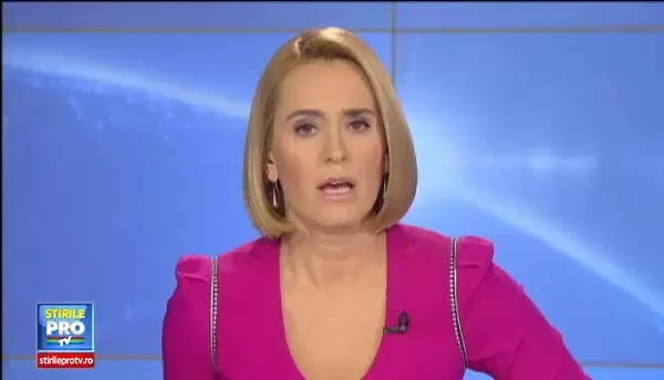 Furtuna si valuri imense pe malul marii. Vremea a ingreunat refacerea plajelor de pe litoral