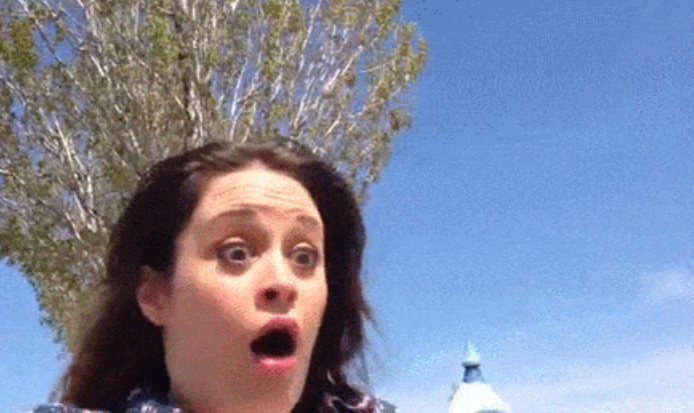 A crezut ca se va fotografia alaturi de iubitul ei, dar ce s-a intamplat in secunda urmatoare a lasat-o fara cuvinte: VIDEO