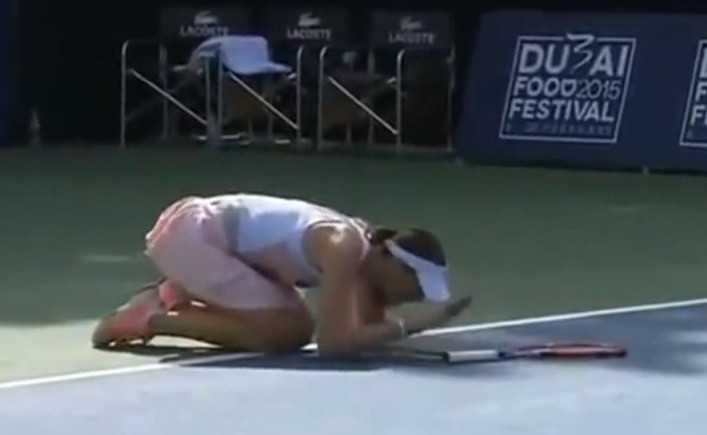 Iesire nervoasa la turneul de tenis din Dubai: Andrea Petkovic a aruncat cu racheta intr-un arbitru de linie. VIDEO