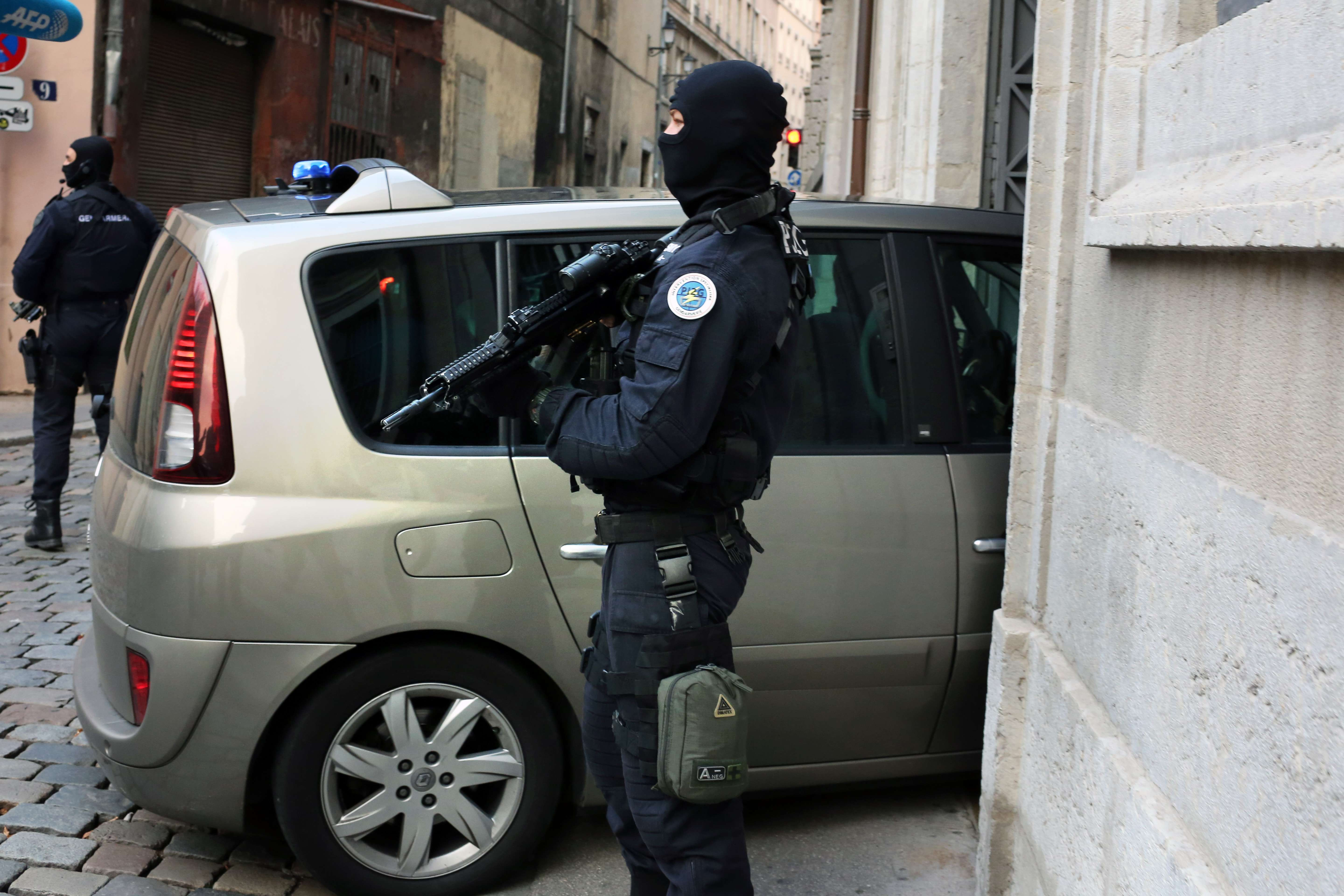 Un barbat din Rusia cautat de politie a fost descoperit ascuns intr-un loc incredibil. Surpriza a fost de proportii