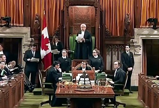 Scuza unui parlamentar pentru a se retrage in graba, din plenul parlamentului. Lenjeria intima era prea mica si il strangea