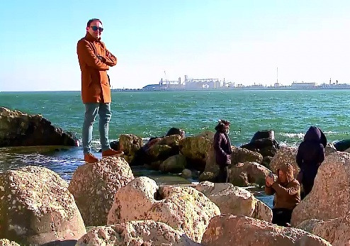 Soarele i-a scos pe romani din casa. Faleza Cazinoului din Constanta, plina de tineri dornici de poze perfecte de Facebook