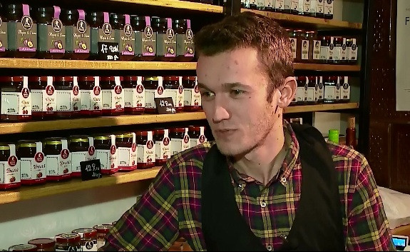 Si-a vandut telefonul, a cumparat cirese si si-a lansat propria afacere. Ce a reusit sa faca un tanar din Mures in doar 2 ani