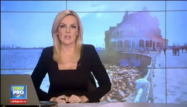 Soarele i-a scos pe romani din casa. Faleza Cazinoului din Constanta, plina de tineri dornici de poze perfecte de Facebook