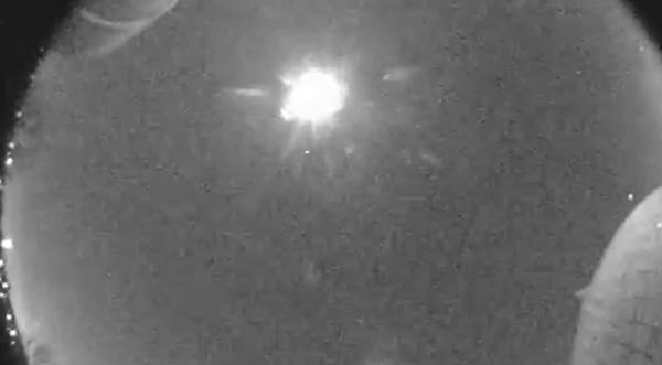 A intrat in atmosfera si a explodat! "A stralucit mai puternic decat luna plina" VIDEO