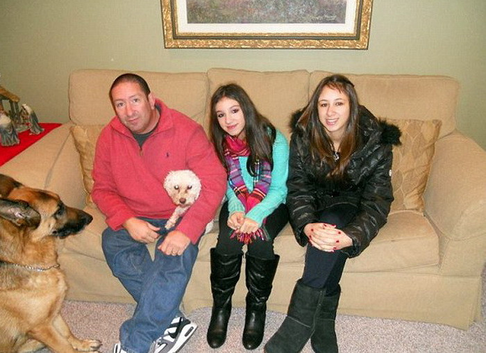 Crima terifianta in New York. Un politist decorat si-a ucis fiicele adolescente, apoi s-a sinucis