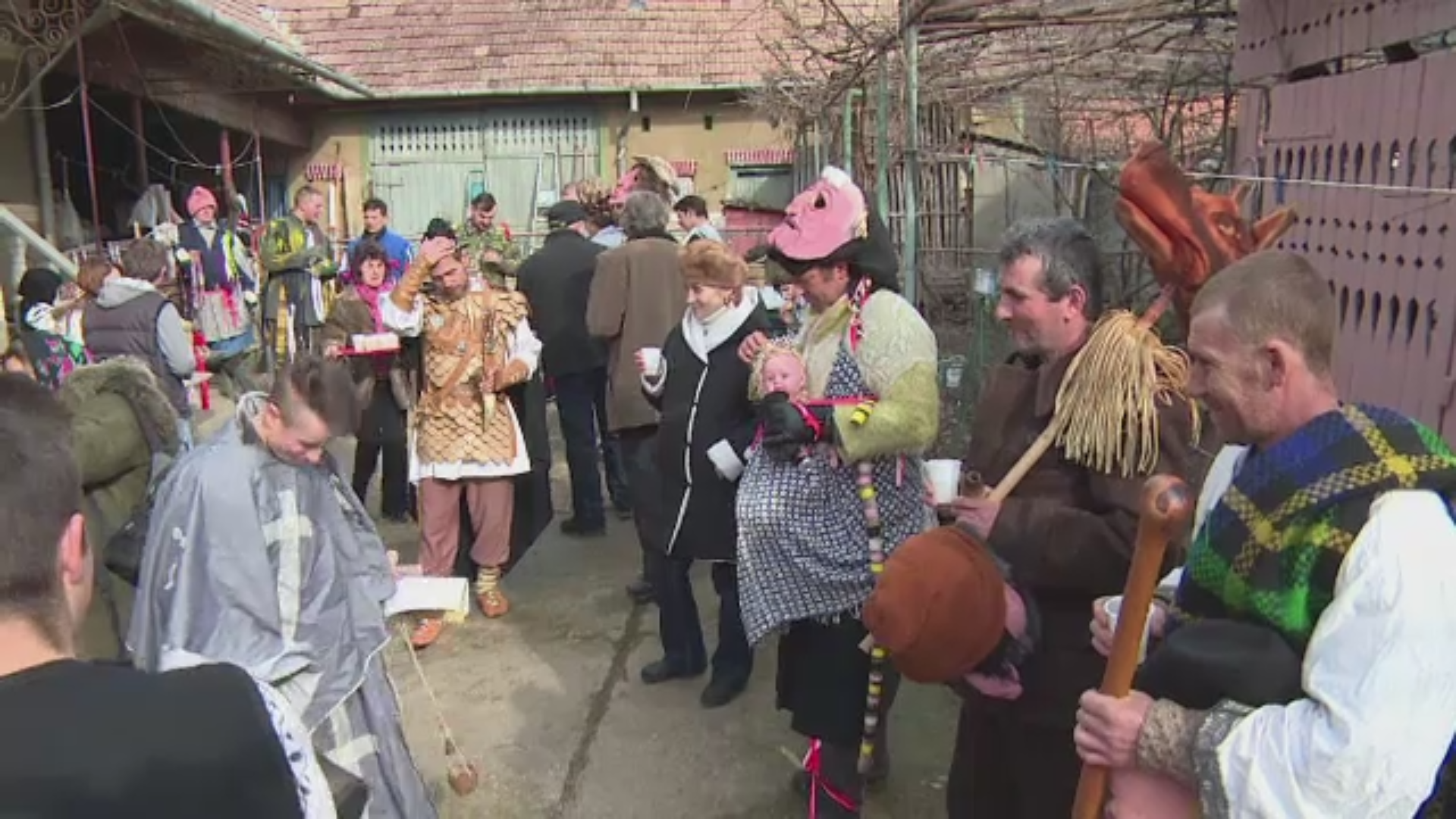 Localnicii din Alba s-au pregatit cu tumbe si costume pentru postul Pastelui. Cum arata traditia veche de 2.000 de ani