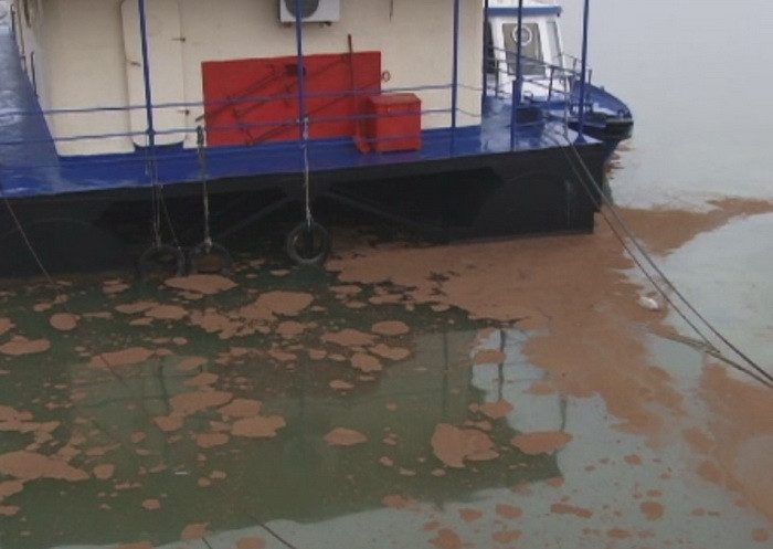 Dunarea a fost poluata pe o portiune de un kilometru si jumatate, in zona Portului Drobeta Turnu Severin. Cine este vinovatul
