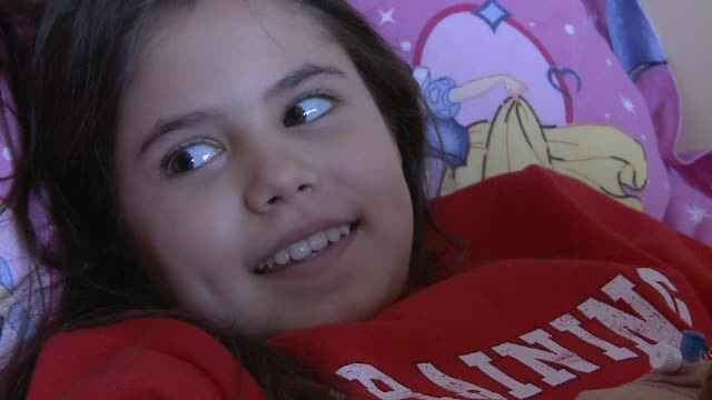 La 10 ani, Daria se lupta cu o boala care ataca doi copii dintr-un milion, iar in Romania are 0% sanse. Cum o puteti ajuta