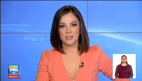 Surfer-ul din SUA care isi risca viata pentru a face fotografii spectaculoase. Cum se descurca printre vartejurile de apa