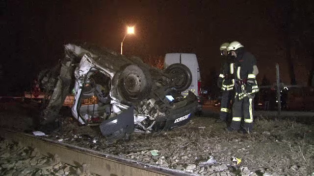 Autovehicul spulberat de o locomotiva in Vaslui. Soferul a scapat, miraculos, cu viata in urma accidentului