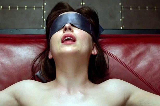 O sala intreaga de cinema, evacuata in timpul unei proiectii "Fifty Shades of Grey". Ce a putut face o femeie