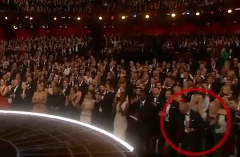 VIDEO. Michael Keaton (Birdman) isi pune discursul de multumire in buzunar dupa ce afla ca Eddie Redmayne a castigat Oscarul