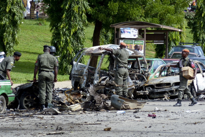 Femeile-kamikaze din Nigeria au facut alte victime: 50 de morti in doua atentate intr-un loc de rugaciune pentru musulmani