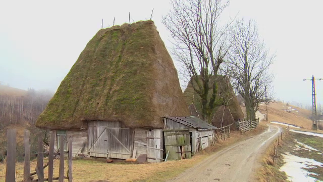 Peisajul de poveste dintr-o comuna din Alba atrage sute de turisti. Casele par desprinse din povestile fratilor Grimm