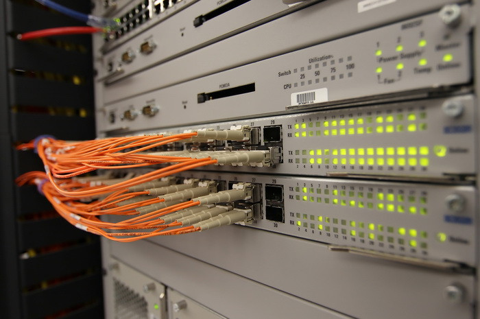 Descoperire revolutionara a cercetatorilor britanici. Telefoanele vor putea descarca pana la 200 de filme pe secunda prin 5G