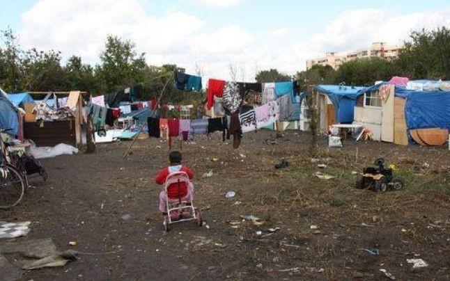 Autoritatile italiene au demolat o tabara de nomazi din Torino, evacuand 60 de romani de etnie rroma