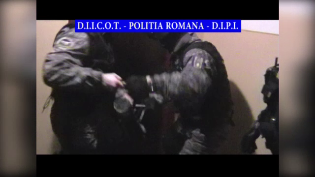 Un american si-a transformat apartamentul din Tulcea intr-o masina de facut bani negri. Ce au gasit politistii in casa lui