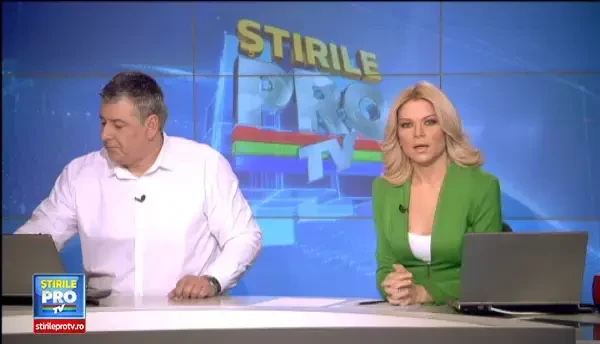 O ambulanta din Bucuresti, aflata in misiune, a fost lovita intr-o intersectie de un sofer neatent