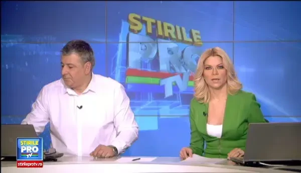 Accident soldat cu trei raniti in Dej. Masina in care se aflau s-a rasturnat si a lovit un gard de beton