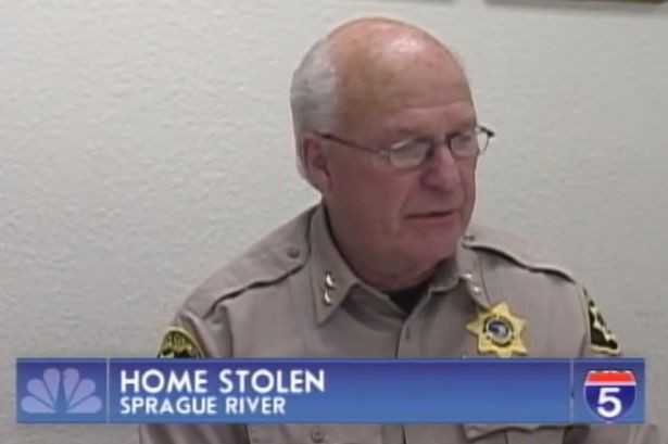 I-au furat casa cu totul. Reactia politistilor cand au ajuns la adresa barbatului. FOTO