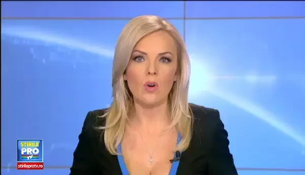 O masina a luat foc intr-o parcare din Timisoara. Proprietarul sustine ca incendiul a fost provocat intentionat