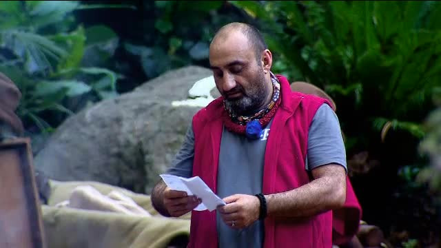 Gabi Jugaru a strigat "Sunt celebru, scoate-ma de aici!". Cu lacrimi in ochi, el a scris si o poezie