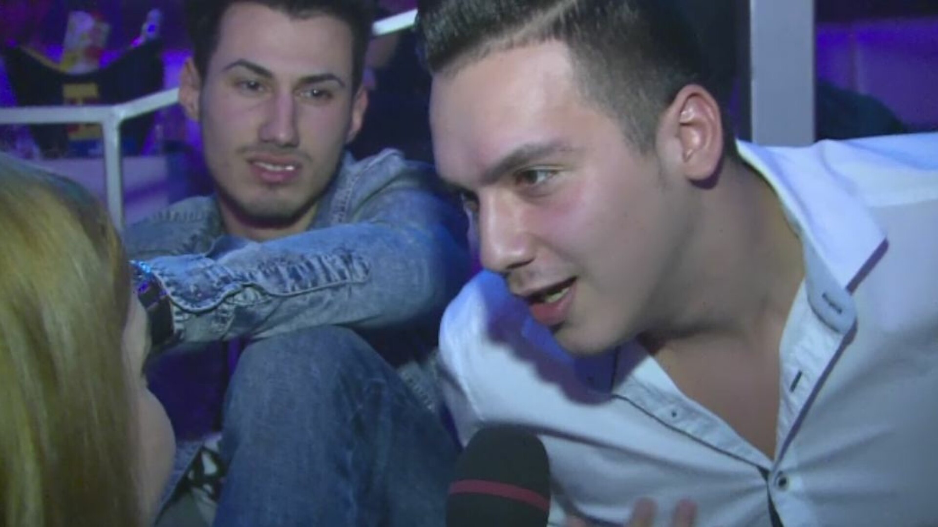 1 Martie a fost sarbatorit si in cluburile din Bucuresti. Un tanar s-a gandit la un dar inedit: "Eu sunt cadoul pentru fete"