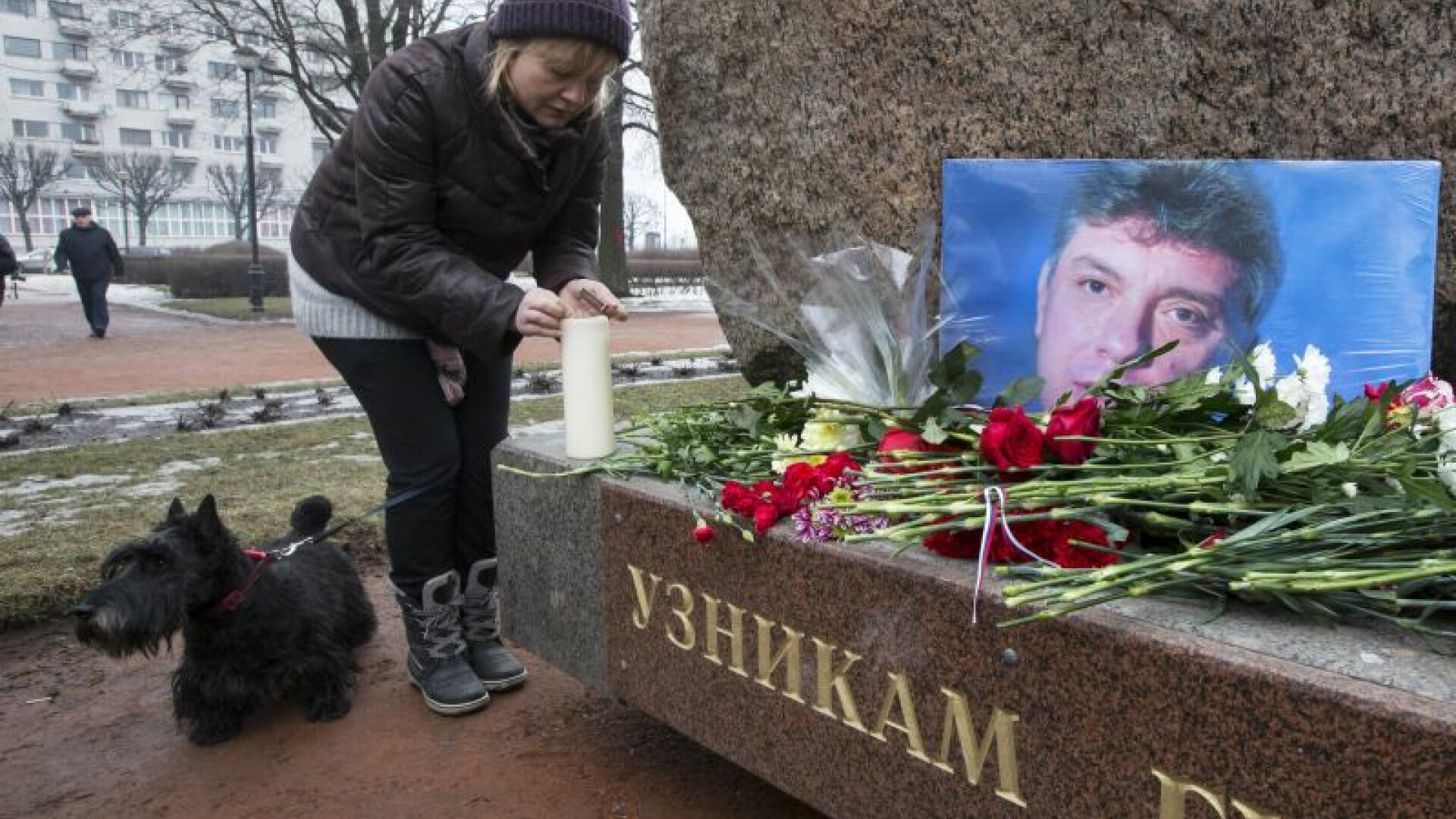 Martorii oculari l-au descris pe asasinul lui Boris Nemtov. MOMENTUL crimei a fost surprins si de o camera de supraveghere