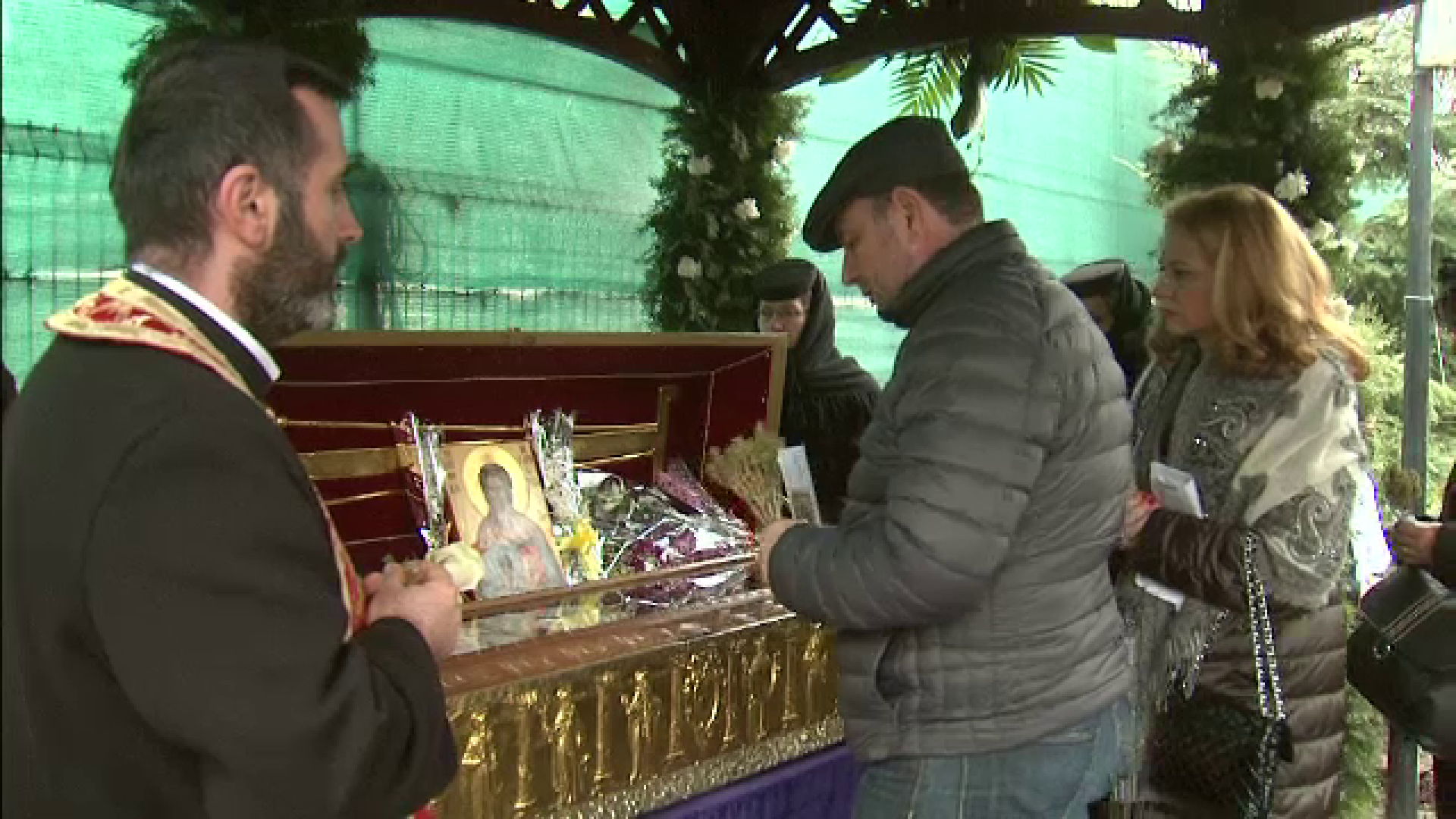 Procesiune impresionanta in Capitala. Mii de credinciosi s-au rugat la moastele Sfantului Grigorie Decapolitul