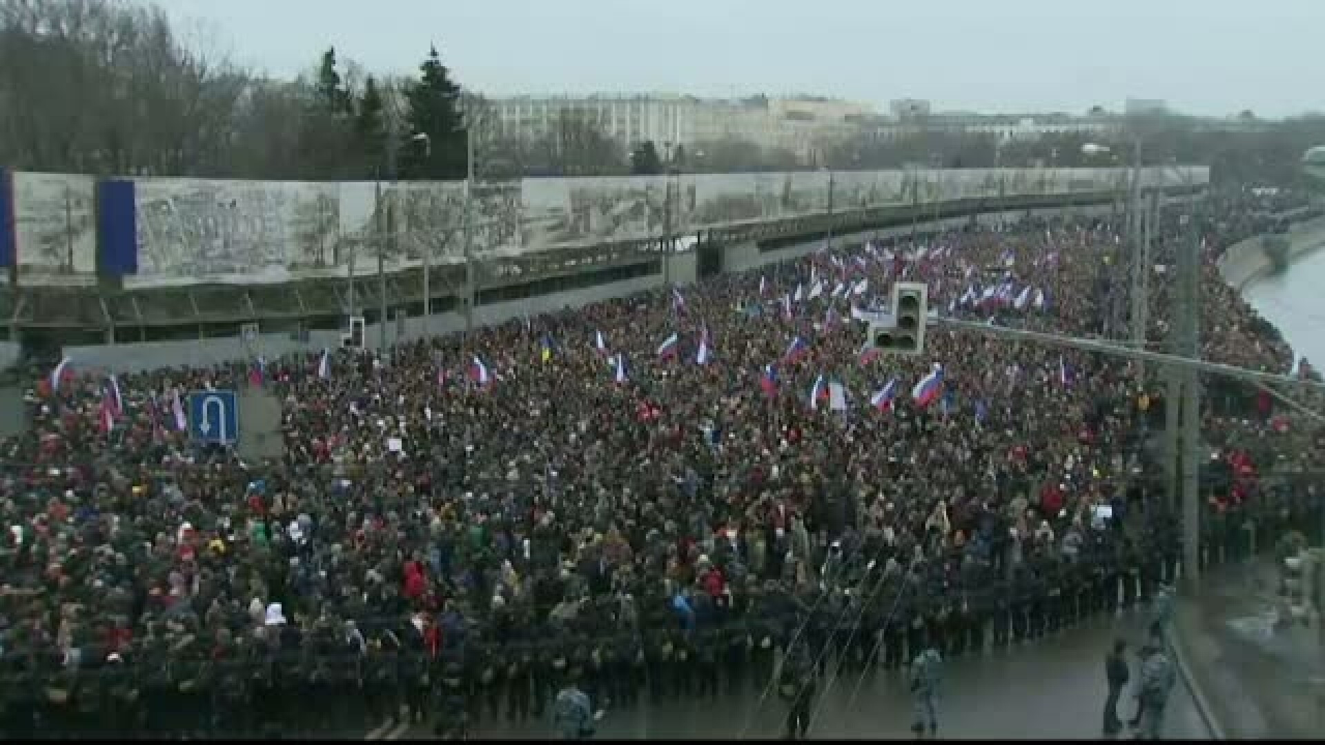 Zeci de mii de oameni au iesit in strada la Moscova in memoria lui Boris Nemtov. "Gloantele ne erau destinate tuturor"
