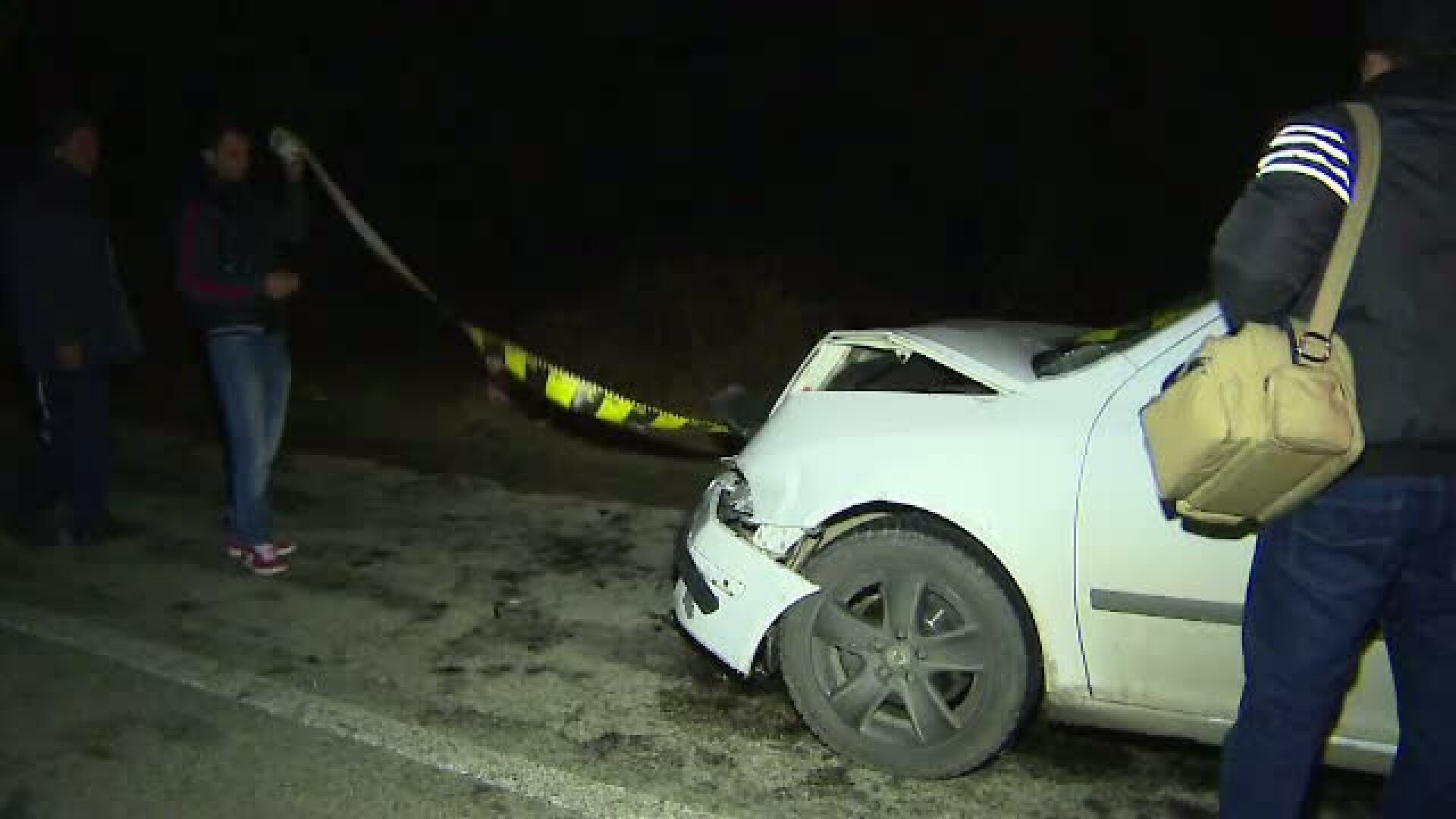 Un mort si un ranit in Gorj, dupa un accident stupid. Cei doi coborasera din masina dupa ce lovisera un iepure