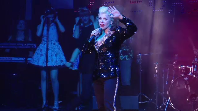 Loredana a adus primavara la Cluj cu super concertul "Reveria". Sala a fost neincapatoare si fanii au cantat odata cu artista