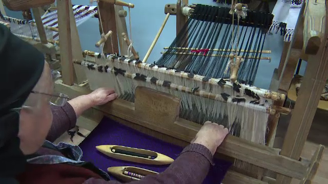 Tesaturile lucrate manual in Romania se vand pe toate continentele. Strainii platesc si 1000 de euro pentru un covoras