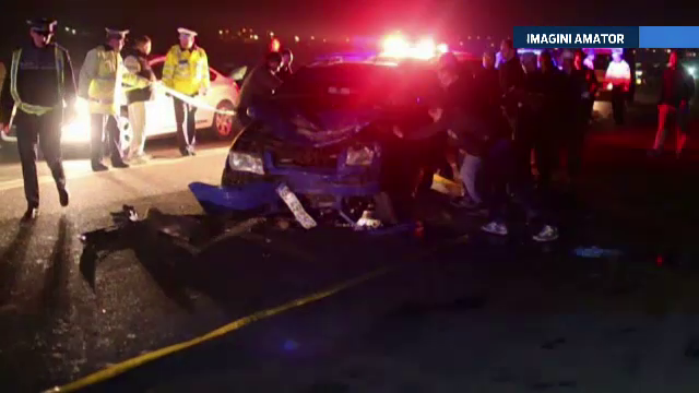 O persoana a murit si alte patru au fost ranite, in urma unui accident cumplit. Victima a virat fara sa se asigure