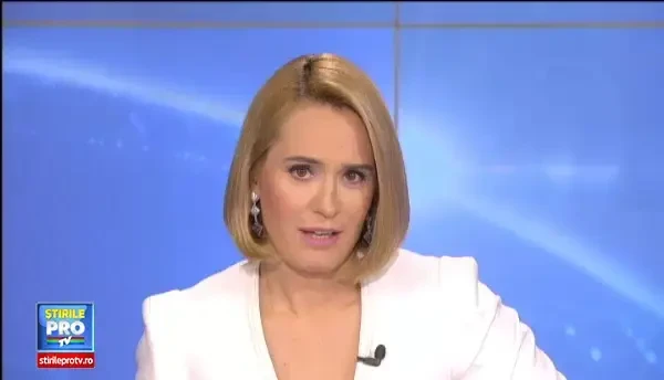 Mi-a inghetat peruca. Incidentul jenant patit de Lady Gaga in timpul unui eveniment caritabil, in fata a mii de oameni