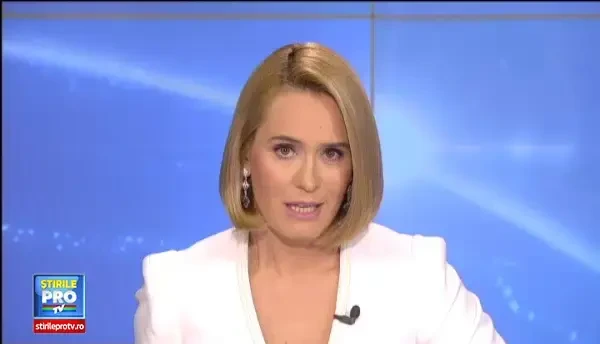 House of Cards, cel mai asteptat serial al anului, a revenit cu sezonul 3. Episoadele pot fi vazute pe Voyo.ro