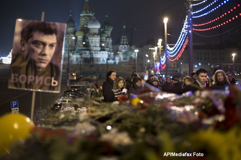 Mii de oameni, la funeraliile lui Boris Nemtov. Rusia, criticata de UE pentru ca le-a interzis unor oficiali sa participe