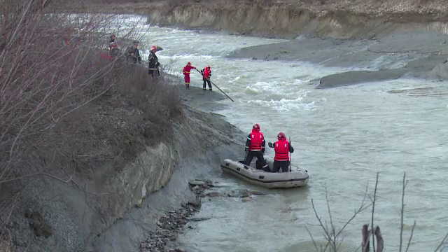 Trupul fetei disparute in raul Ialomita, gasit la 20 de kilometri de locul unde copila cazuse in apa